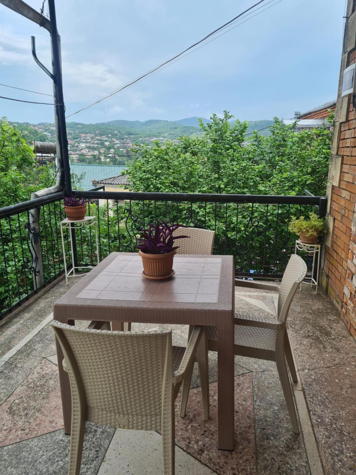 Camellia Hotel Kutaisi Ngoại thất bức ảnh